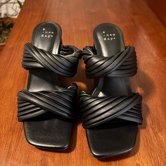 FINAL PRICE (consigning soon) A New Day Jessa Mule Heels in Black Size 6 - Picture 3 of 5